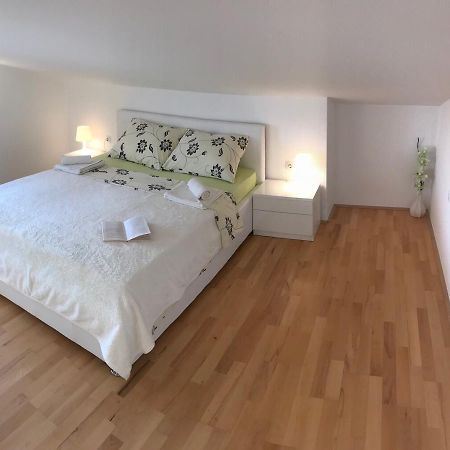 Apartmani Zuzic Krk Town Exterior foto