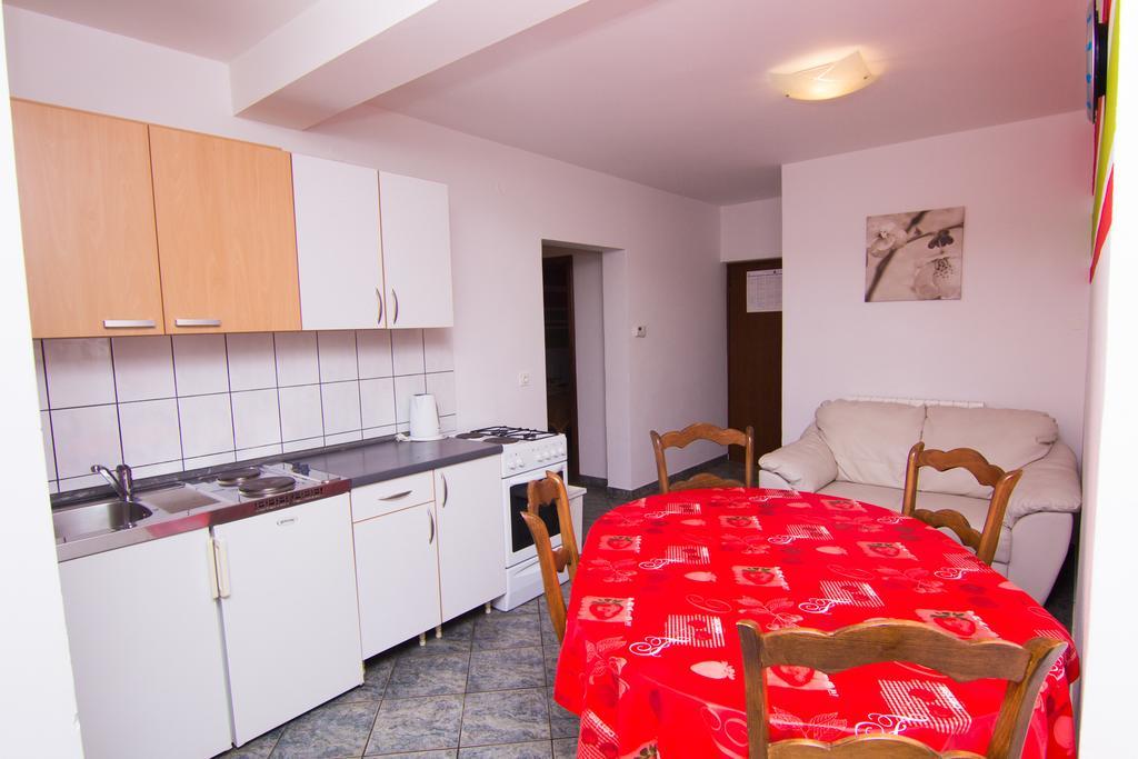 Apartmani Zuzic Krk Town Habitación foto