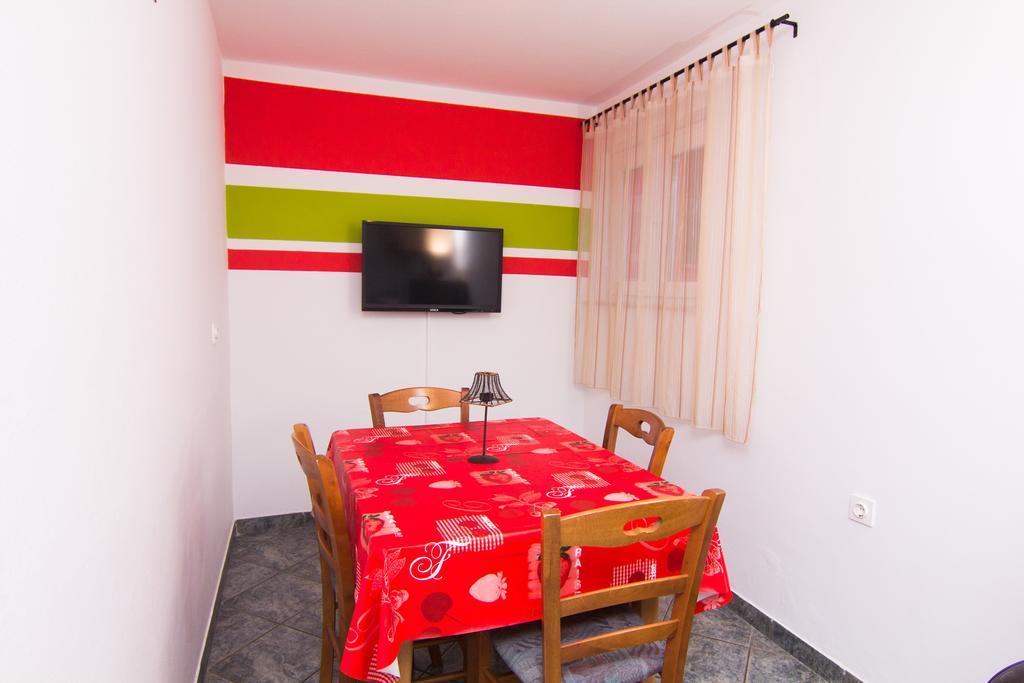 Apartmani Zuzic Krk Town Habitación foto