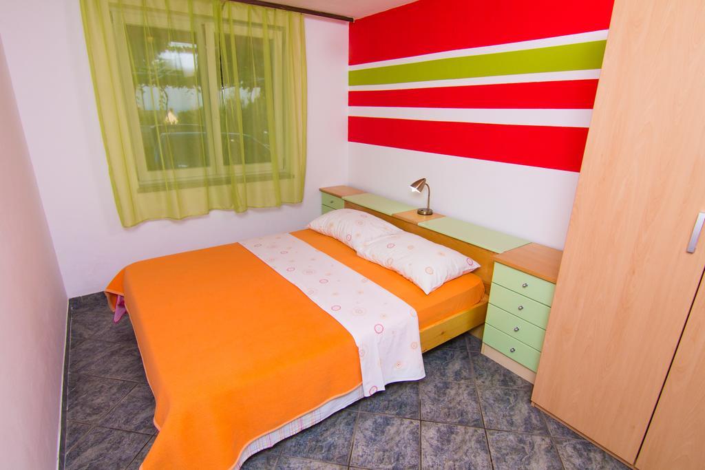Apartmani Zuzic Krk Town Habitación foto