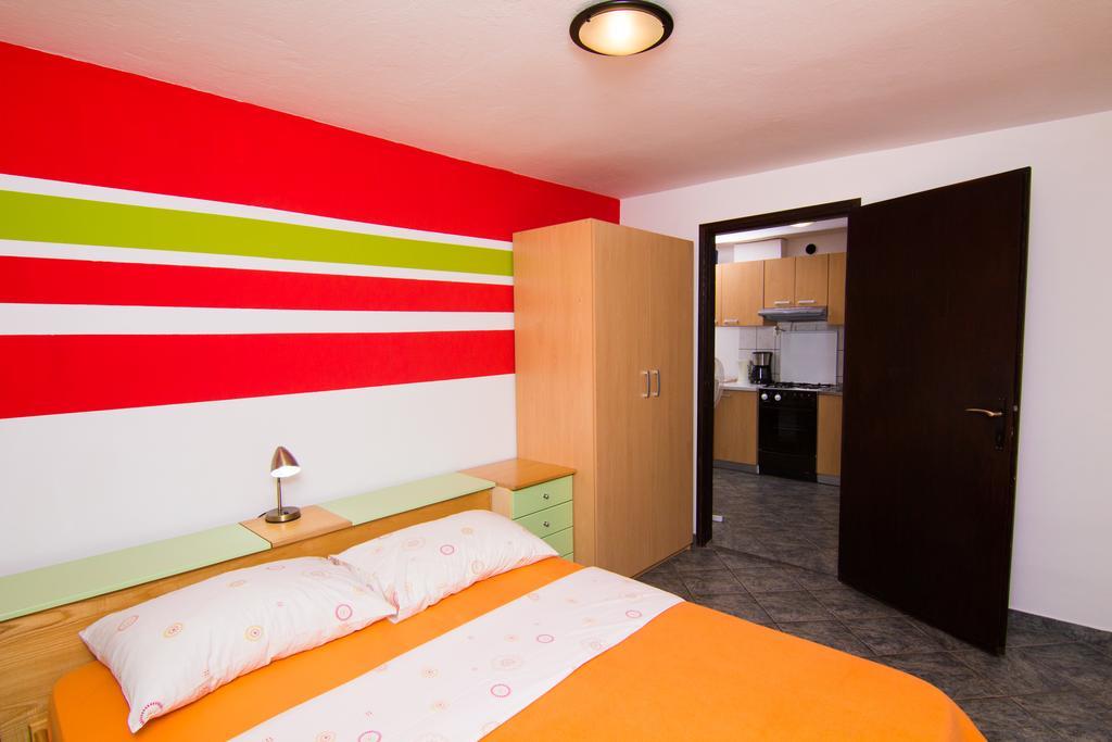 Apartmani Zuzic Krk Town Habitación foto